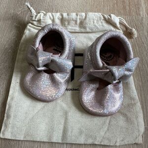 Freshly Picked Bow Baby Shoe Size 3